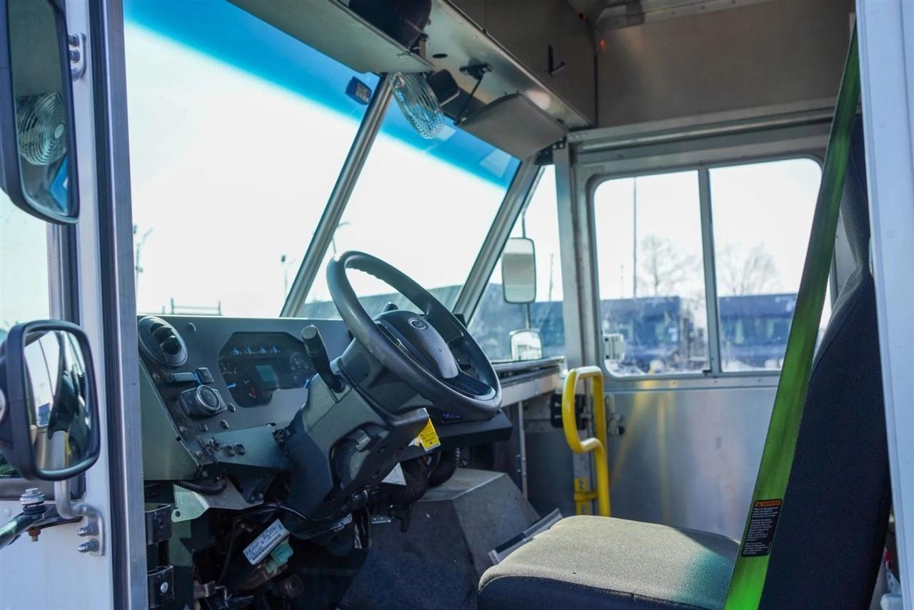 Ford E450 Super Duty No data 2023