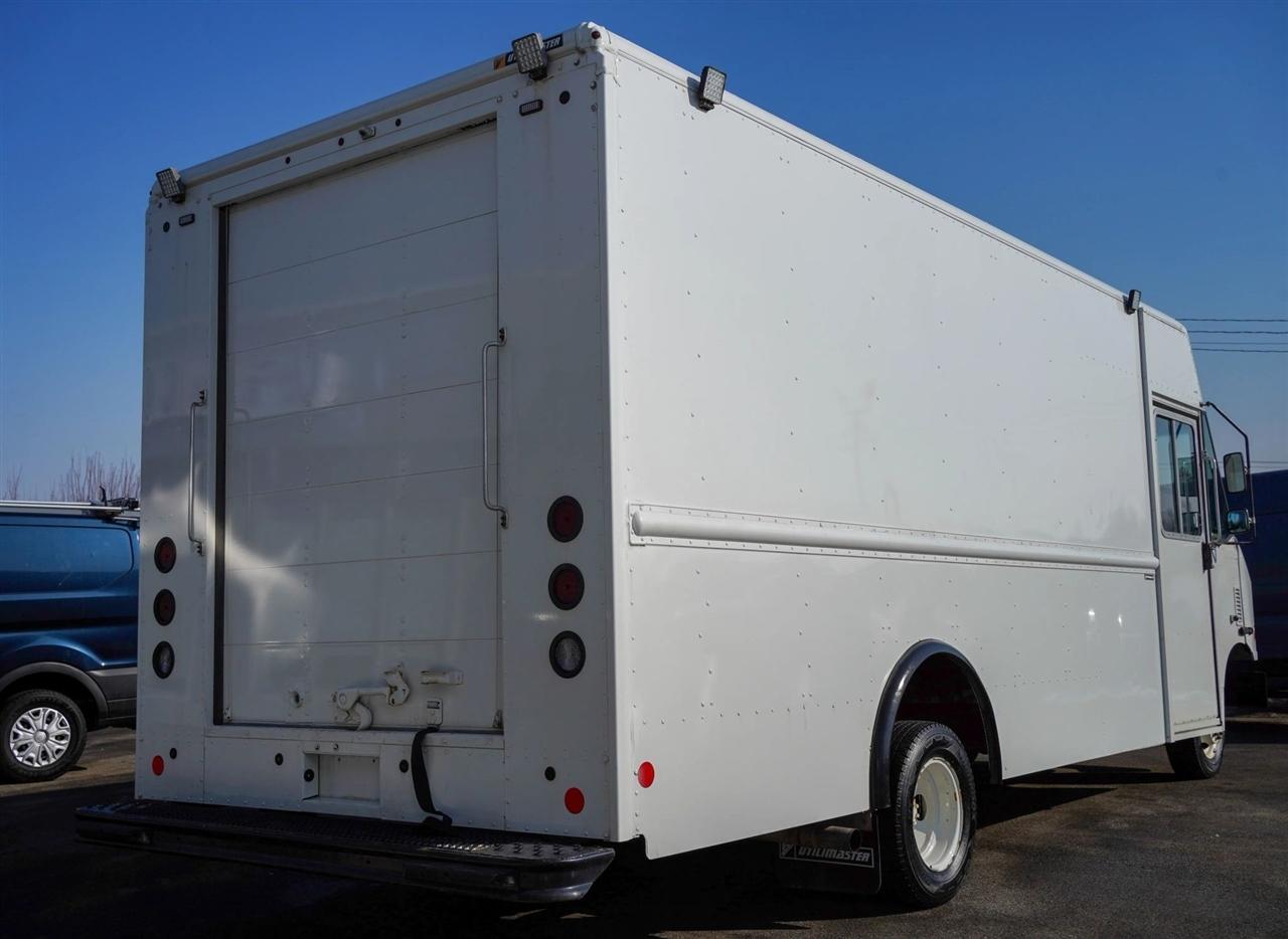 Ford E450 Super Duty No data 2023