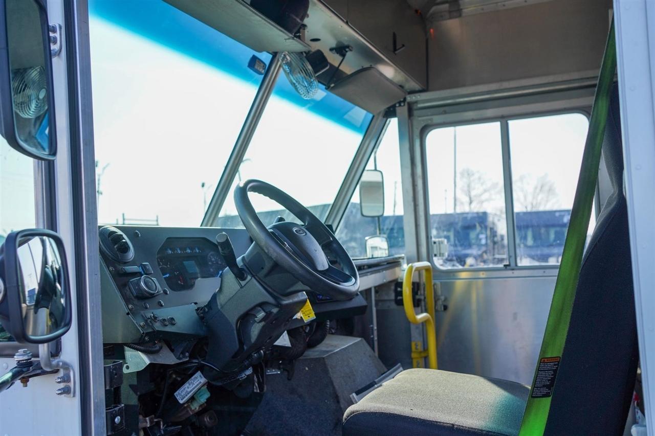 Ford E450 Super Duty No data 2023