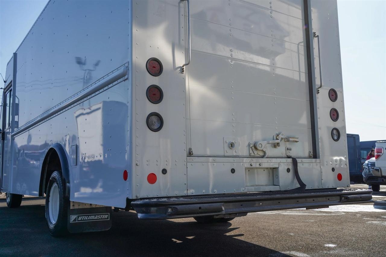 Ford E450 Super Duty No data 2023