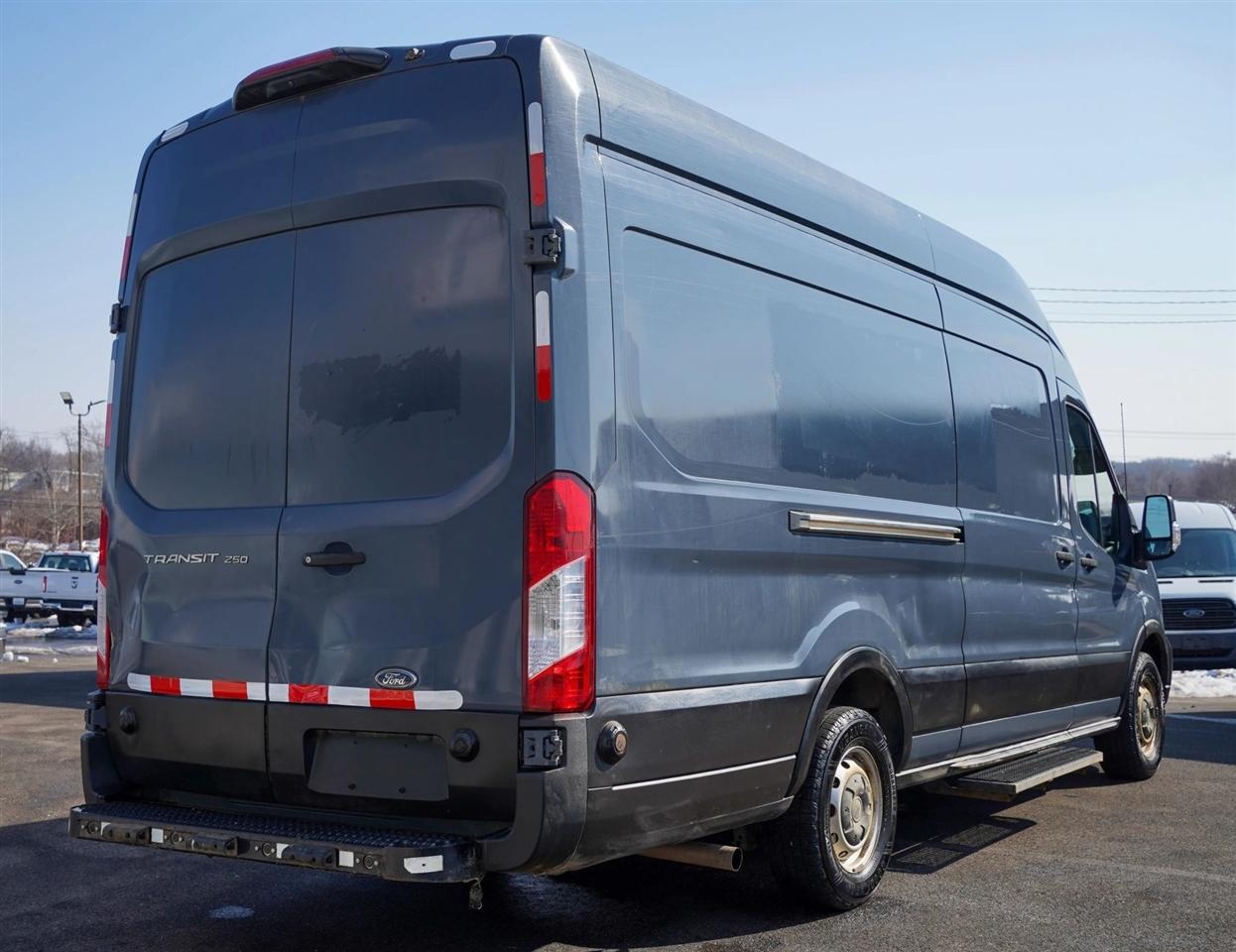 Ford Transit 250 Van High Roof w/Sliding Pass. 148-in. WB EL 2020