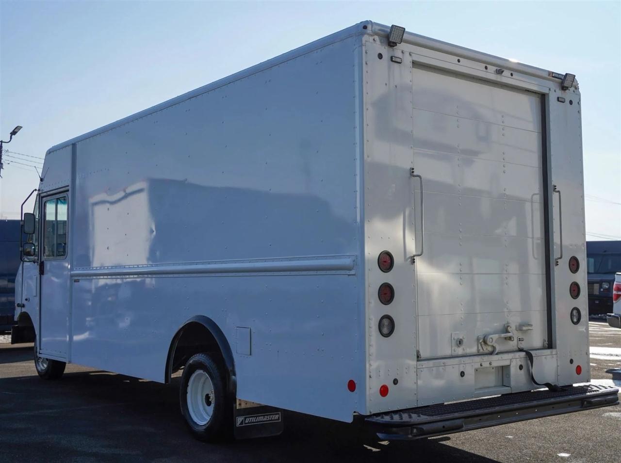 Ford E450 Super Duty No data 2023