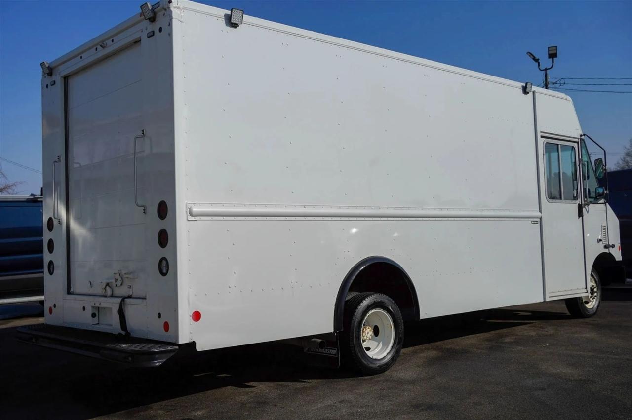 Ford E450 Super Duty No data 2023