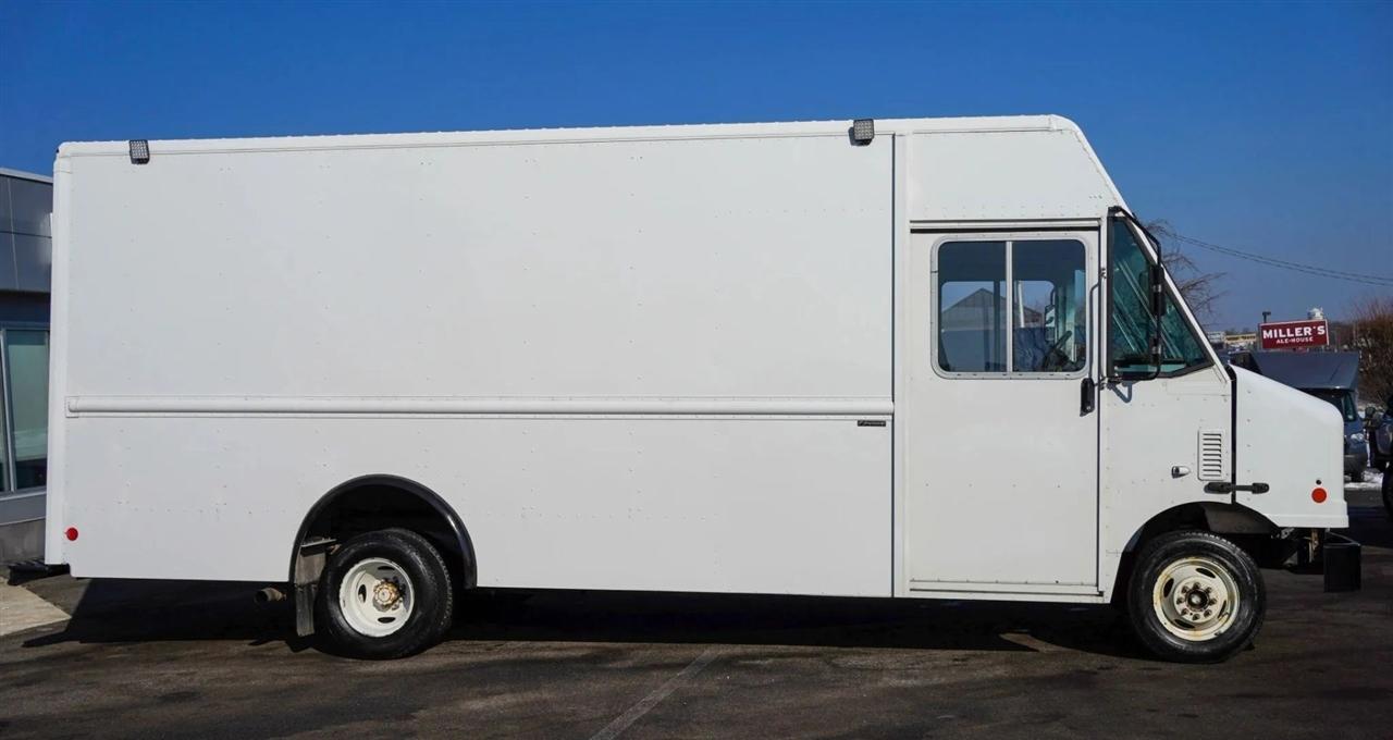 Ford E450 Super Duty No data 2023