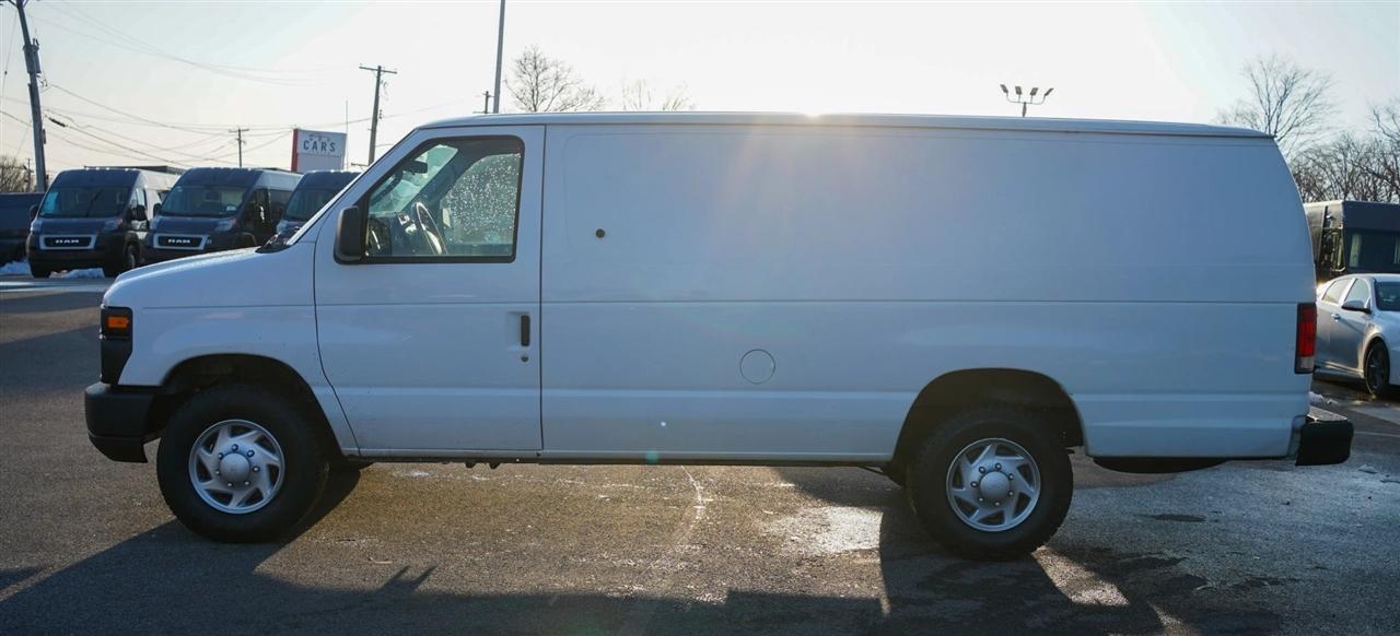 Ford Econoline E-350 Super Duty Extended 2014