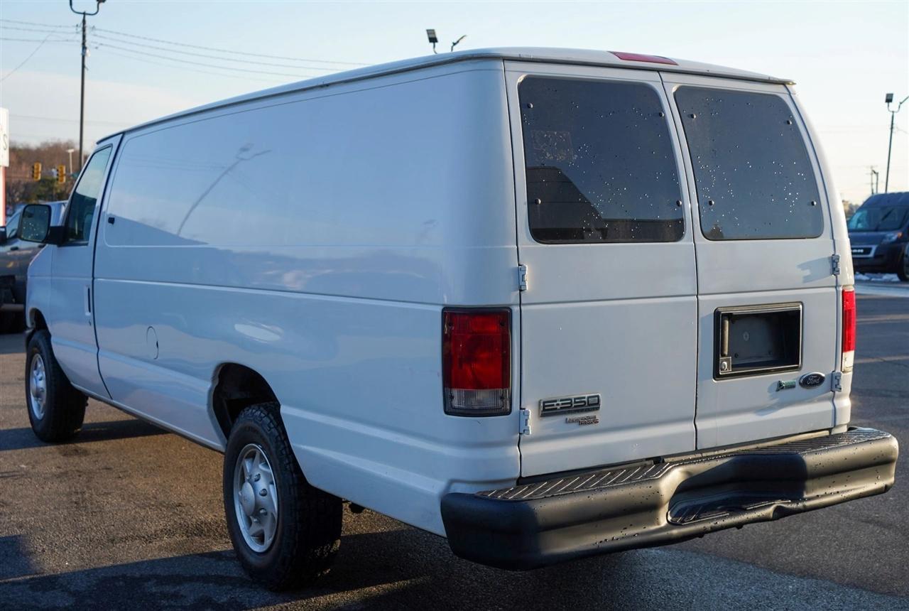 Ford Econoline E-350 Super Duty Extended 2014