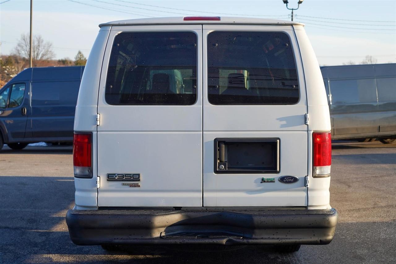 Ford Econoline E-350 Super Duty Extended 2014
