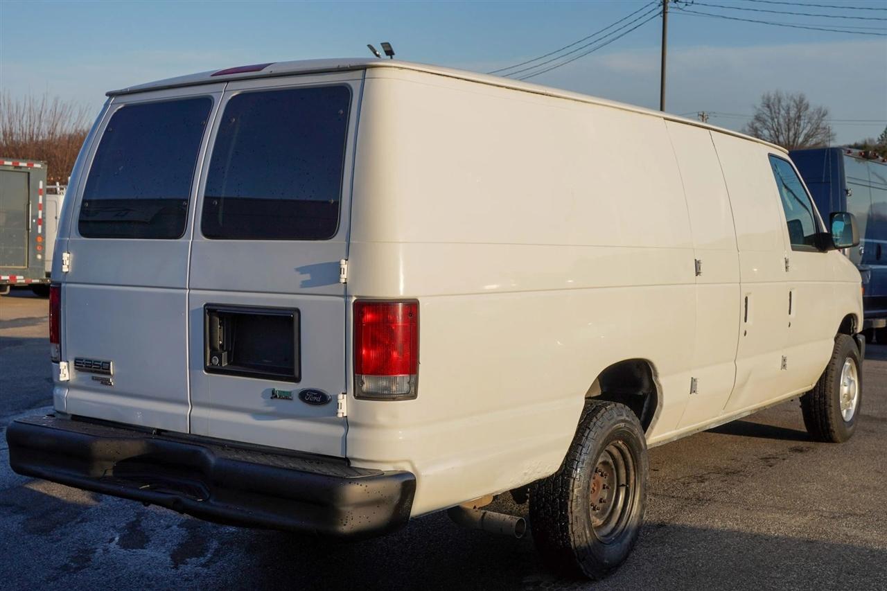 Ford Econoline E-350 Super Duty Extended 2014