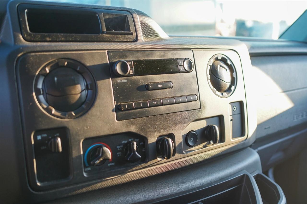 Ford Econoline E-350 Super Duty Extended 2014