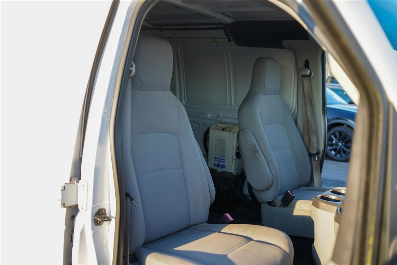 Ford Econoline E-350 Super Duty Extended 2014