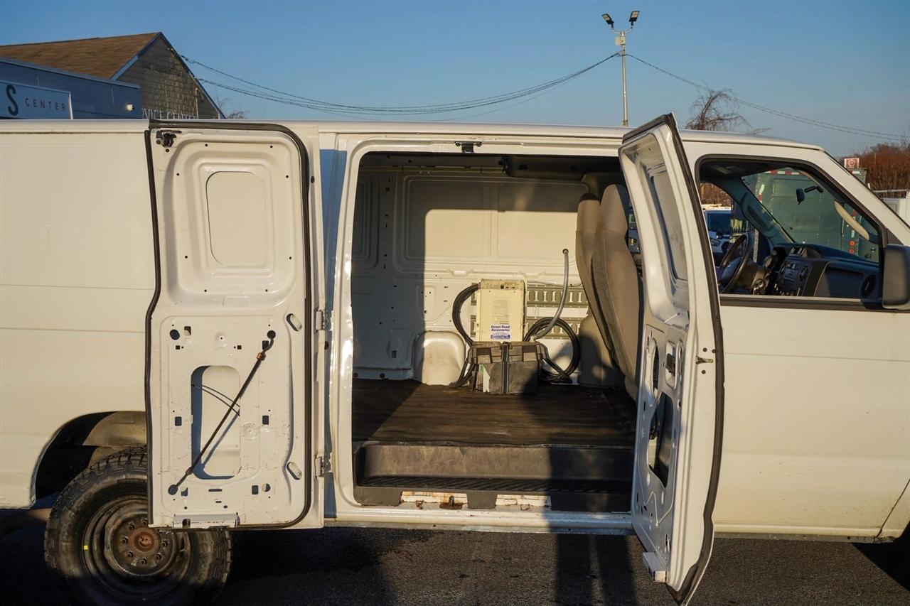 Ford Econoline E-350 Super Duty Extended 2014