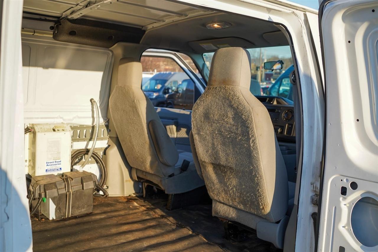 Ford Econoline E-350 Super Duty Extended 2014