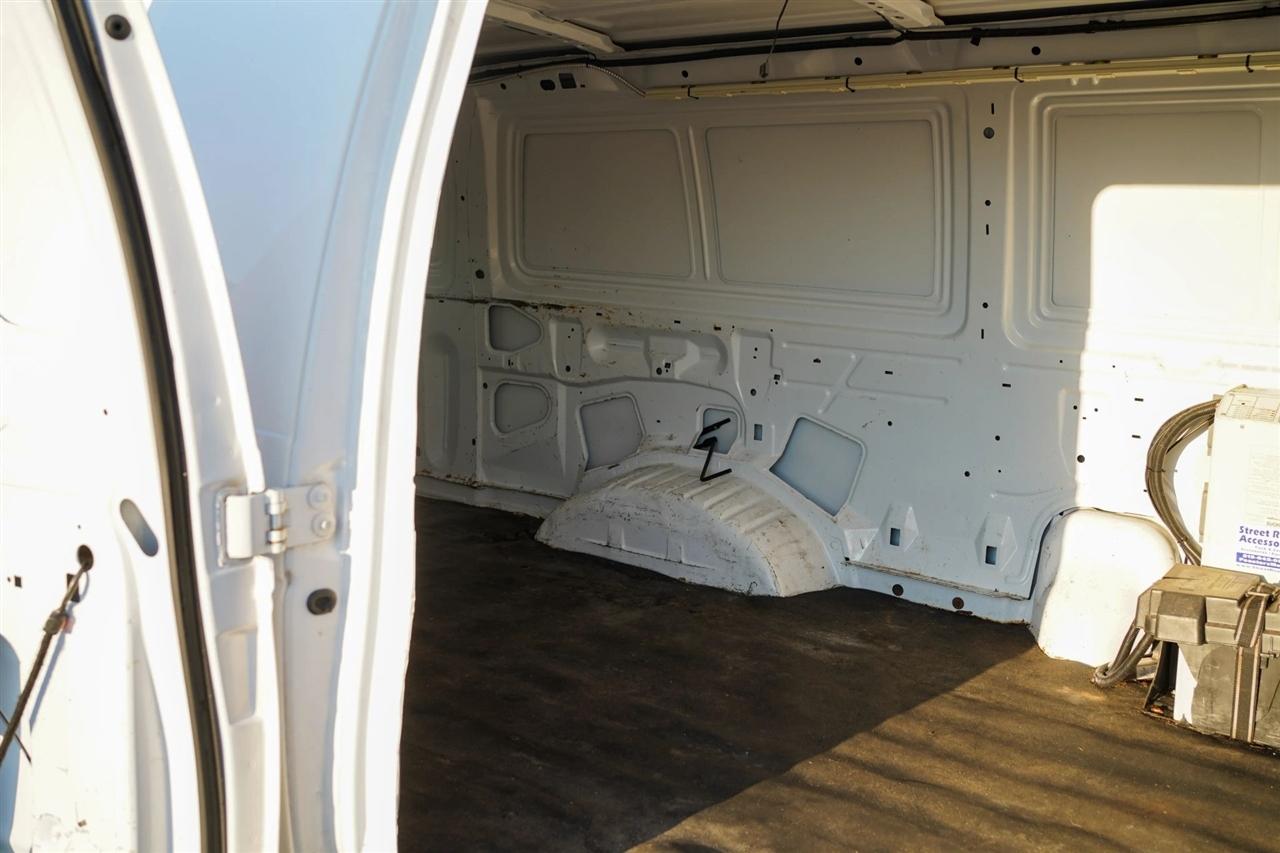 Ford Econoline E-350 Super Duty Extended 2014