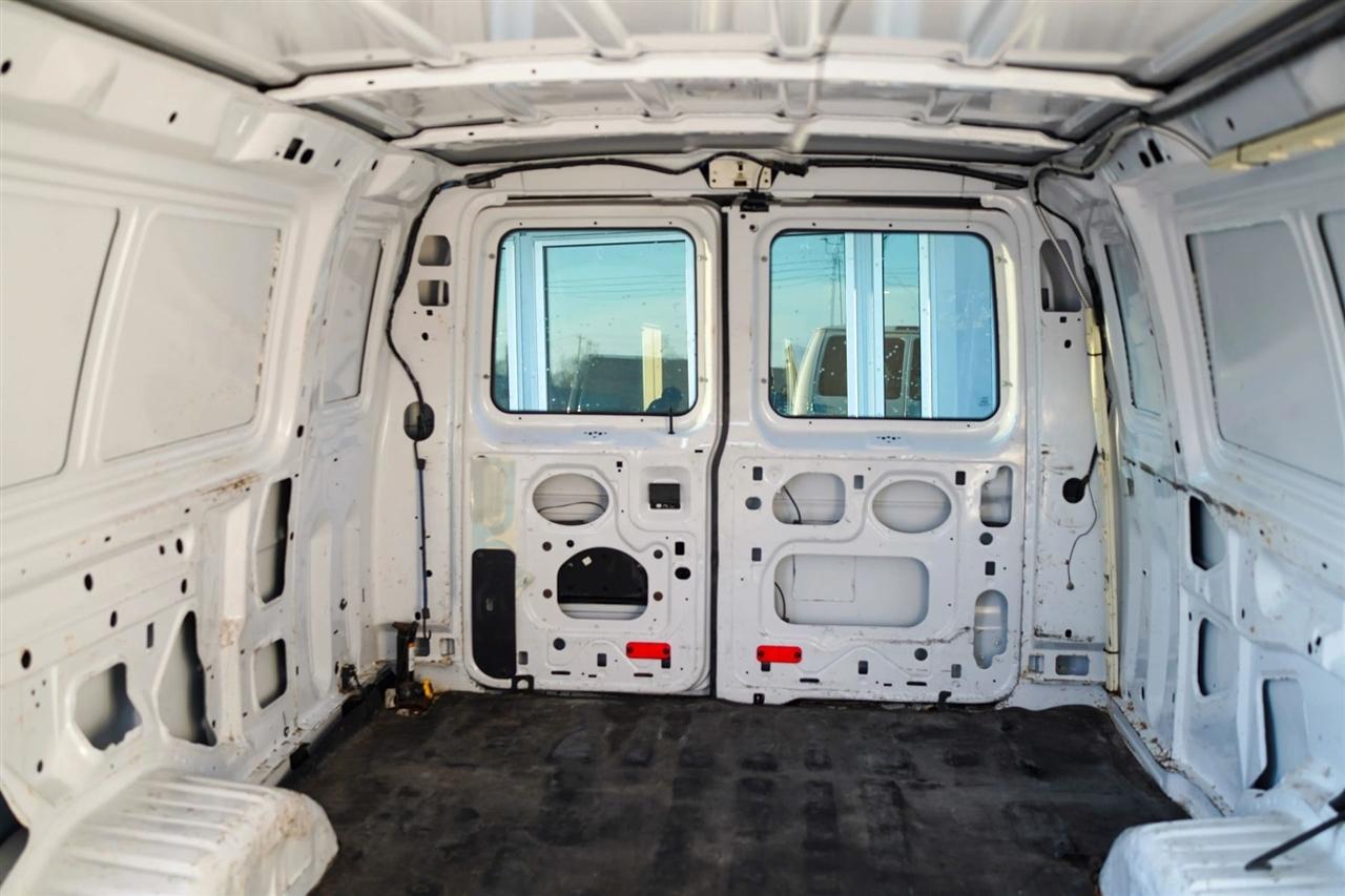 Ford Econoline E-350 Super Duty Extended 2014