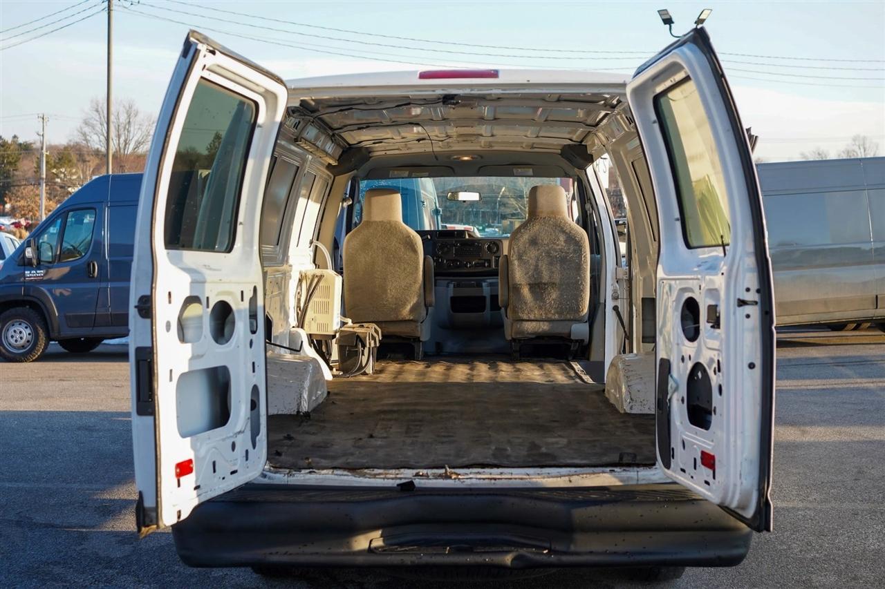 Ford Econoline E-350 Super Duty Extended 2014