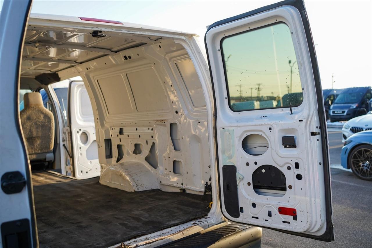 Ford Econoline E-350 Super Duty Extended 2014