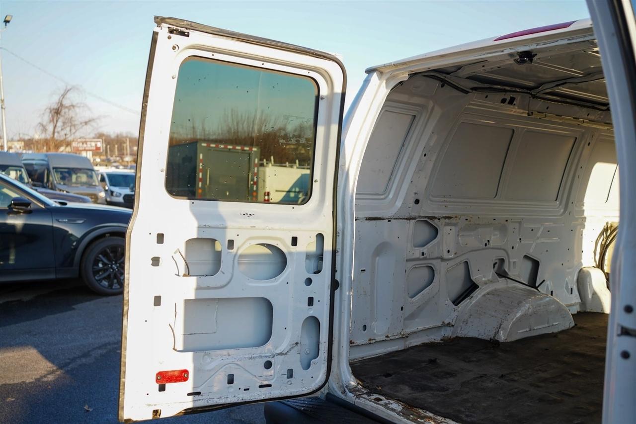 Ford Econoline E-350 Super Duty Extended 2014