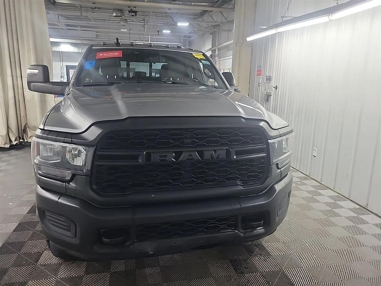 RAM 3500 Tradesman Crew Cab 4WD DRW 2023
