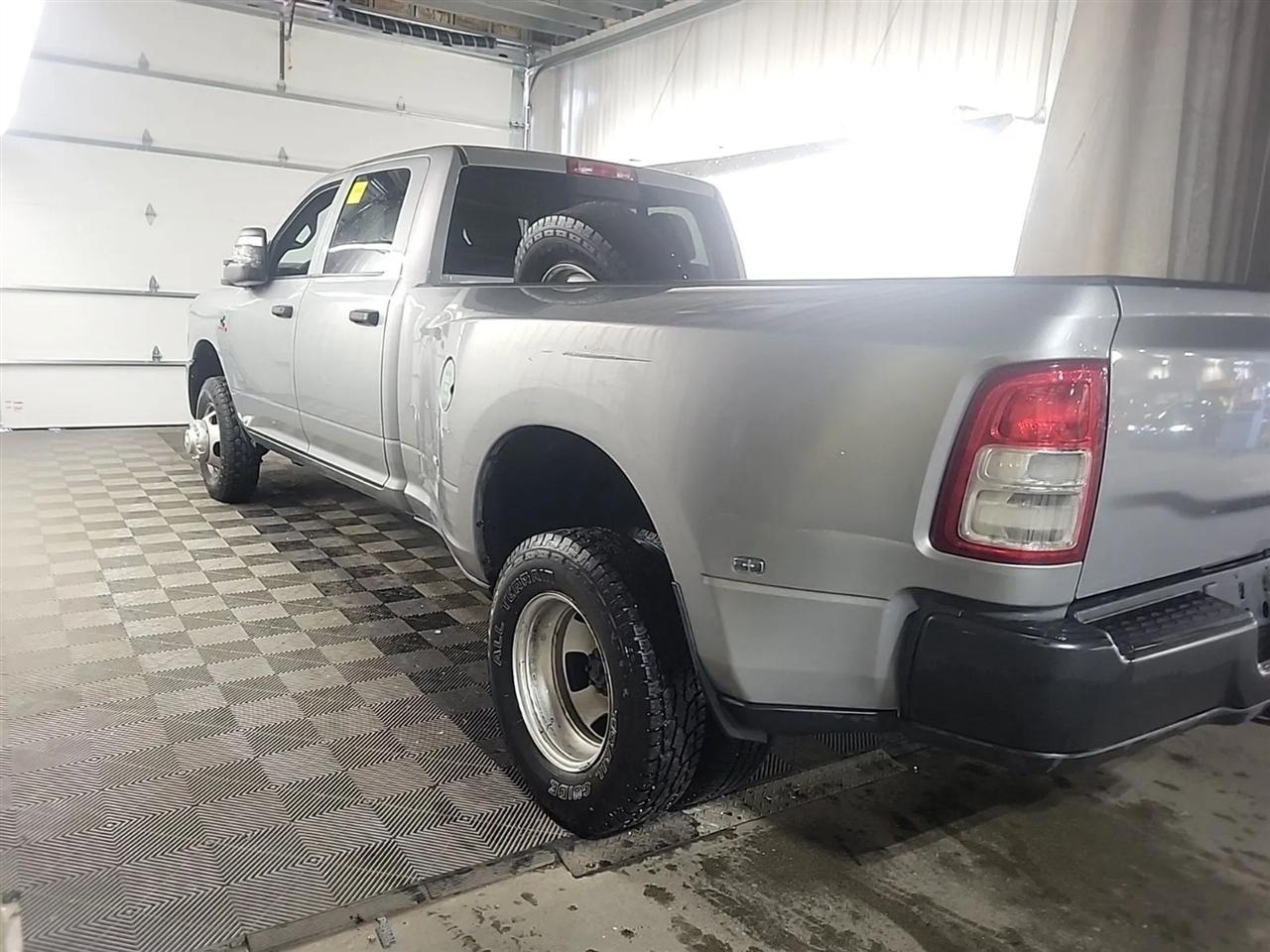 RAM 3500 Tradesman Crew Cab 4WD DRW 2023