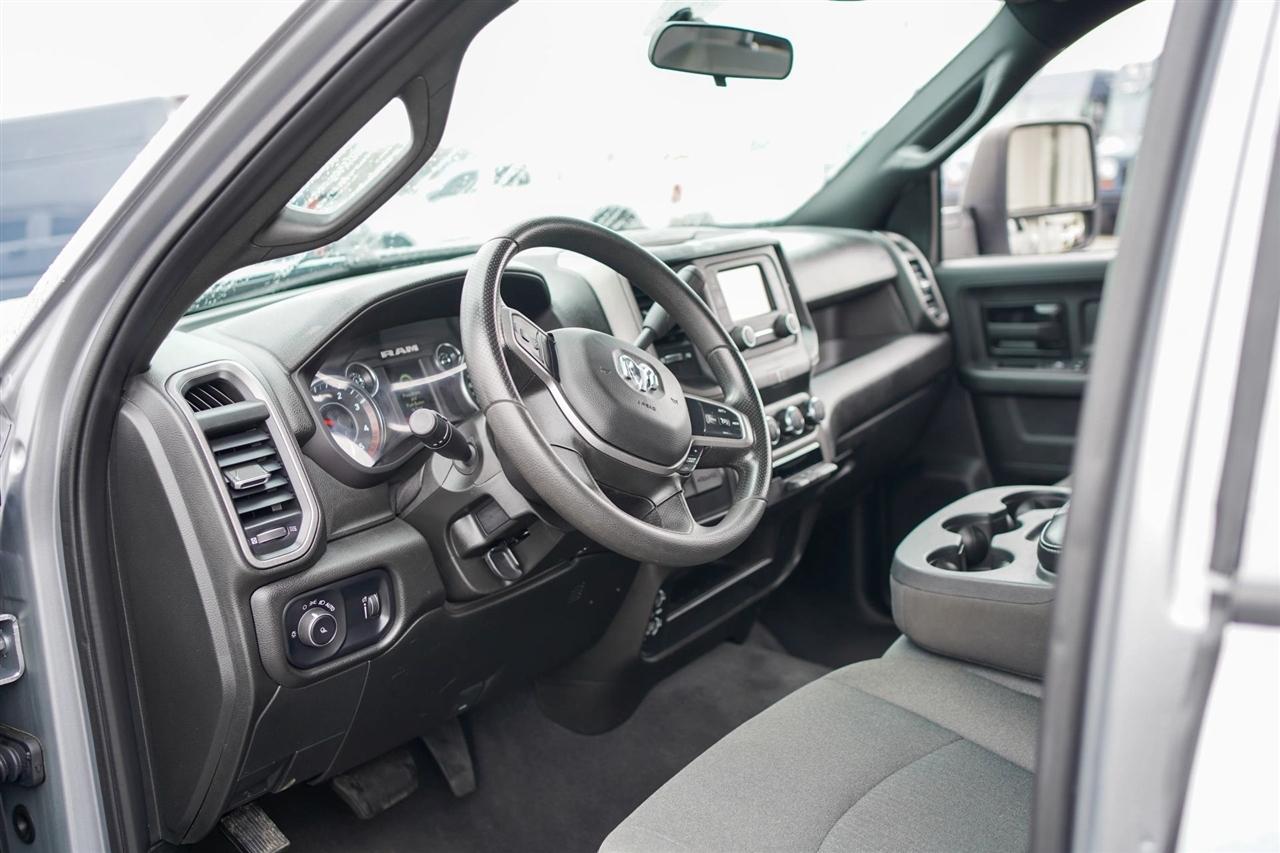 RAM 3500 Tradesman Crew Cab 4WD DRW 2023