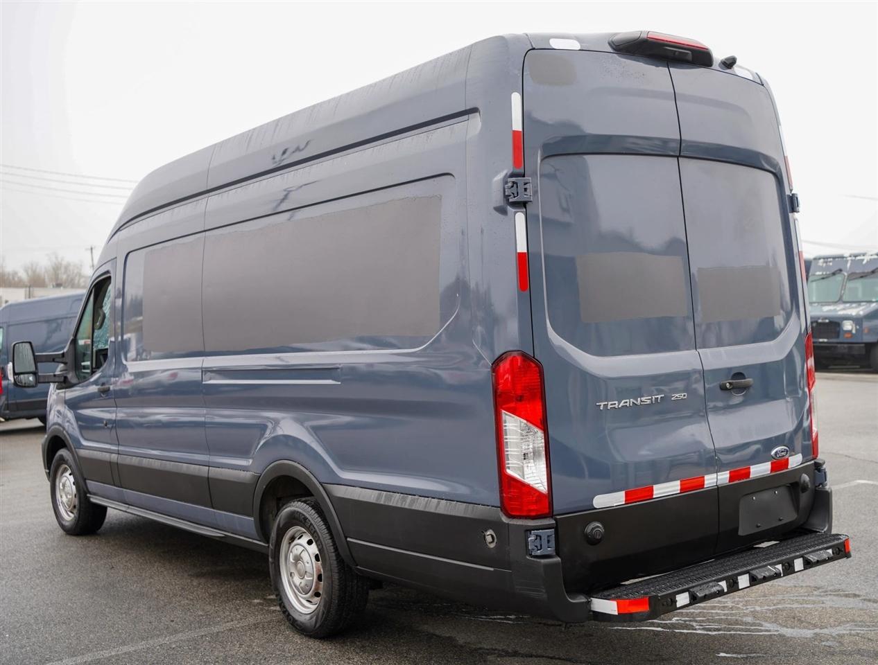 Ford Transit 250 Van High Roof w/Sliding Pass. 148-in. WB EL 2020