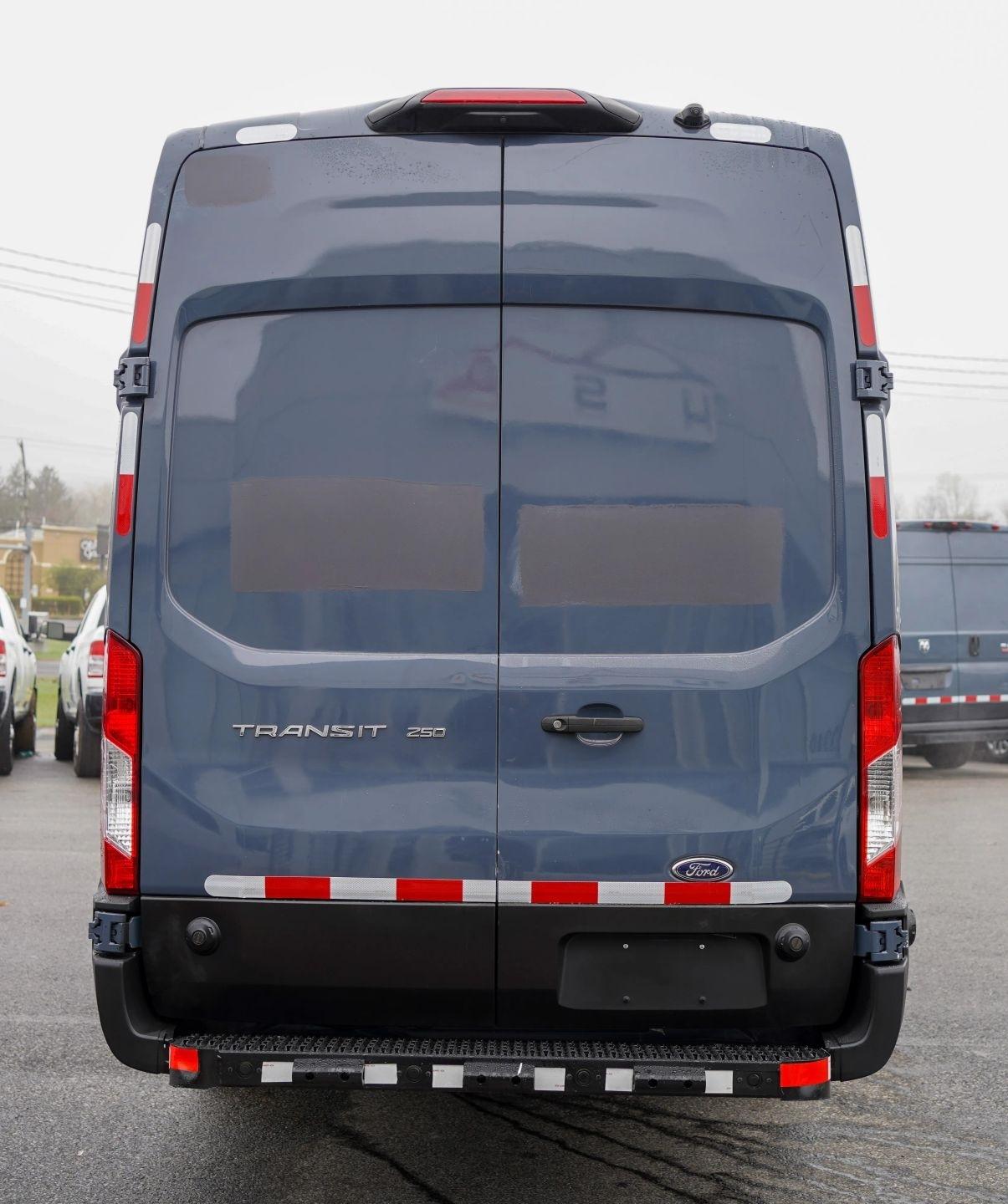 Ford Transit 250 Van High Roof w/Sliding Pass. 148-in. WB EL 2020