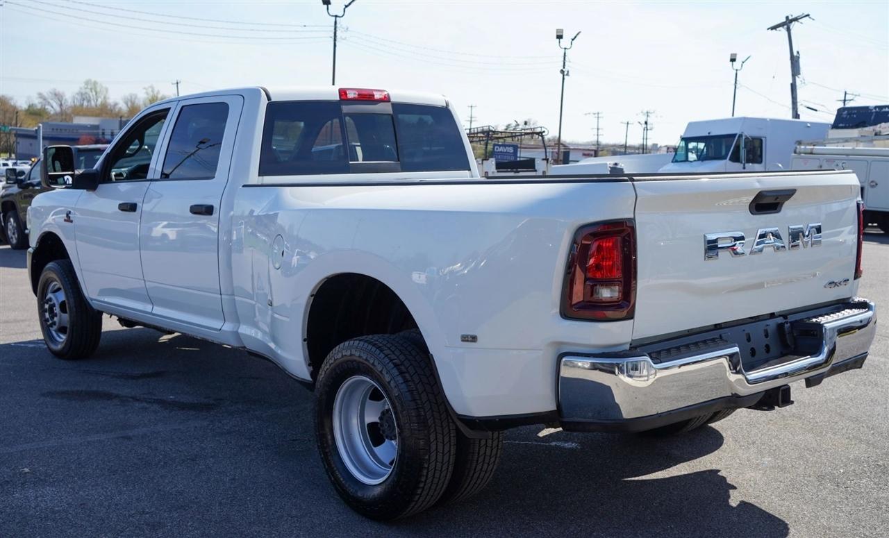 RAM 3500 Tradesman Crew Cab 4WD DRW 2024
