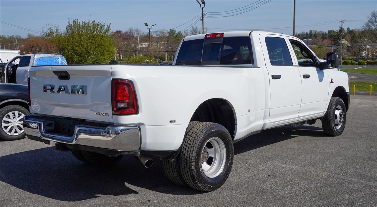 RAM 3500 Tradesman Crew Cab 4WD DRW 2024