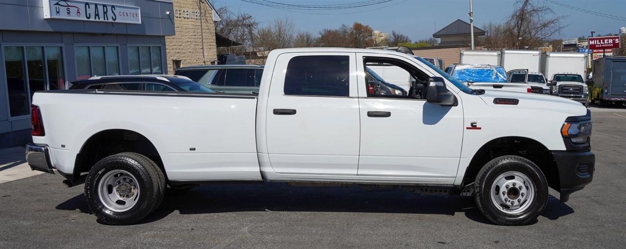 RAM 3500 Tradesman Crew Cab 4WD DRW 2024