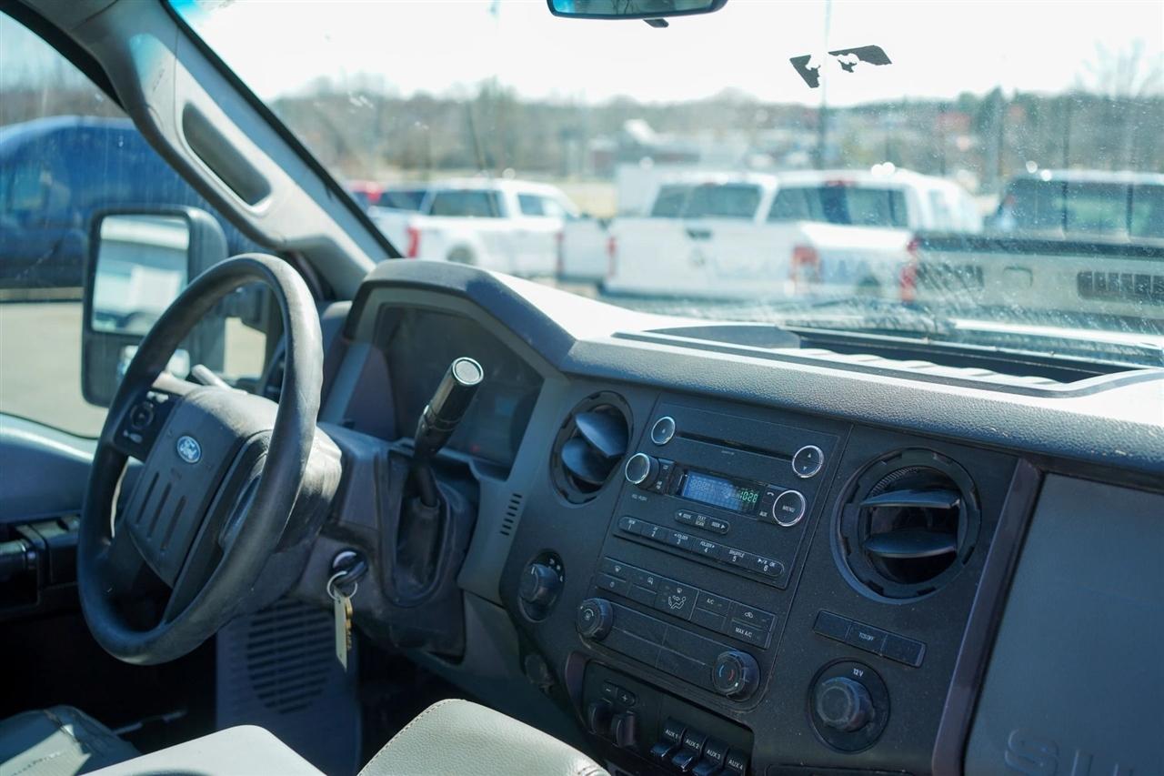 Ford F-350 SD XL Crew Cab Long Bed DRW 4WD 2015