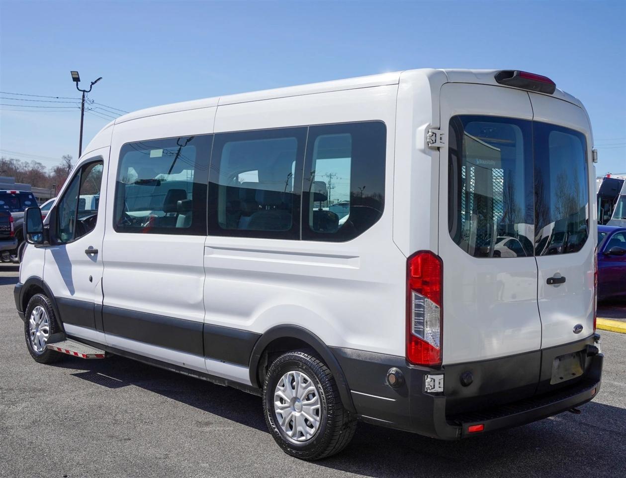 Ford Transit 350 Wagon Med. Roof XL w/Sliding Pass. 148-in. WB 2019
