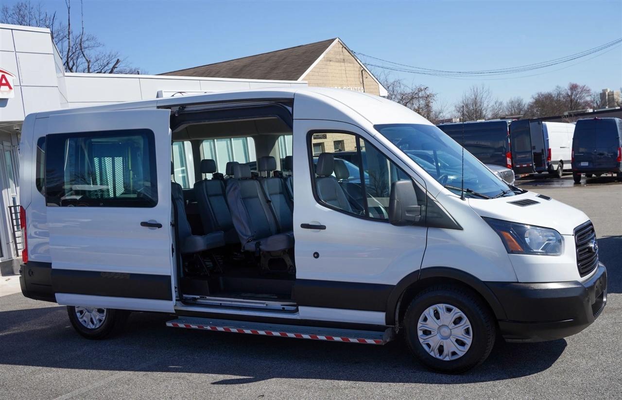 Ford Transit 350 Wagon Med. Roof XL w/Sliding Pass. 148-in. WB 2019