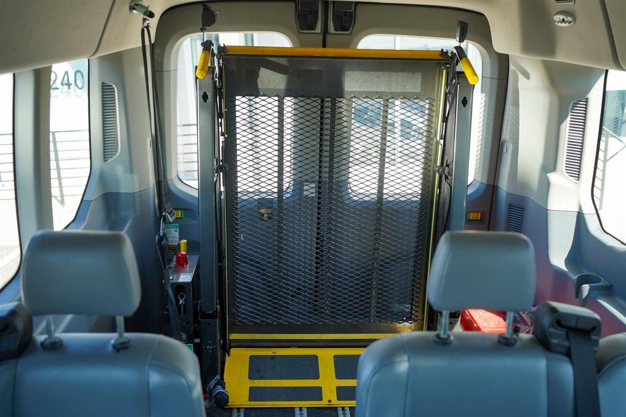 Ford Transit 350 Wagon Med. Roof XL w/Sliding Pass. 148-in. WB 2019