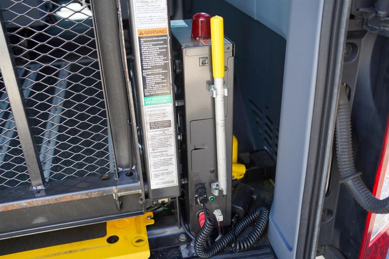 Ford Transit 350 Wagon Med. Roof XL w/Sliding Pass. 148-in. WB 2019