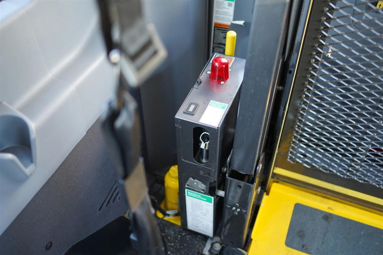 Ford Transit 350 Wagon Med. Roof XL w/Sliding Pass. 148-in. WB 2019