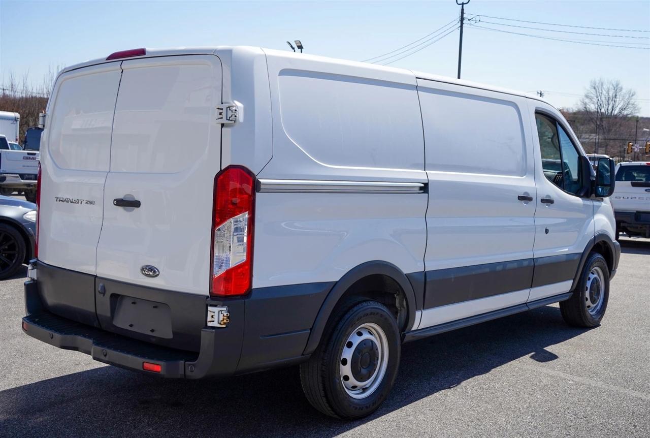 Ford Transit 250 Van Low Roof w/Sliding Pass. 130-in. WB 2018