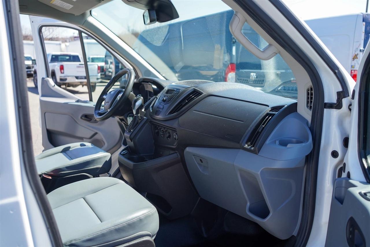 Ford Transit 250 Van Low Roof w/Sliding Pass. 130-in. WB 2018