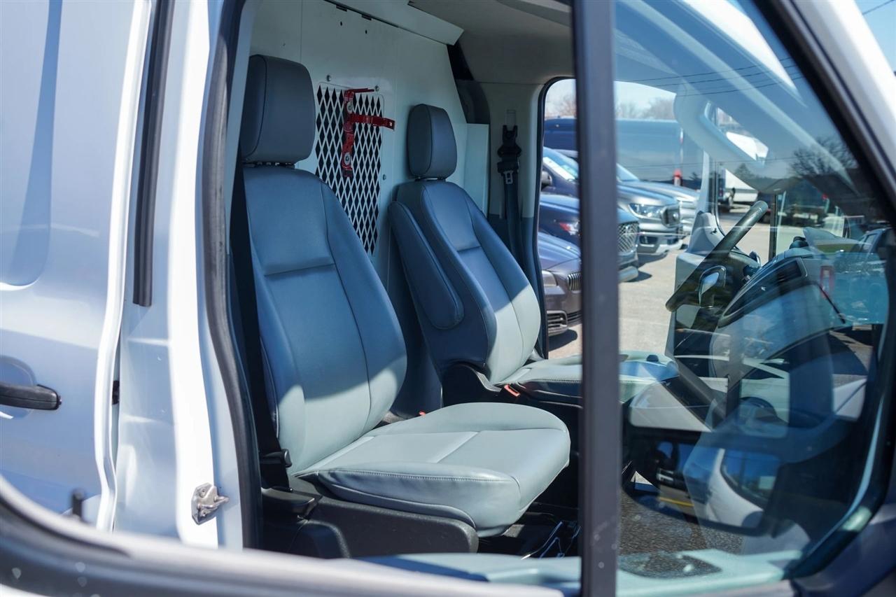 Ford Transit 250 Van Low Roof w/Sliding Pass. 130-in. WB 2018