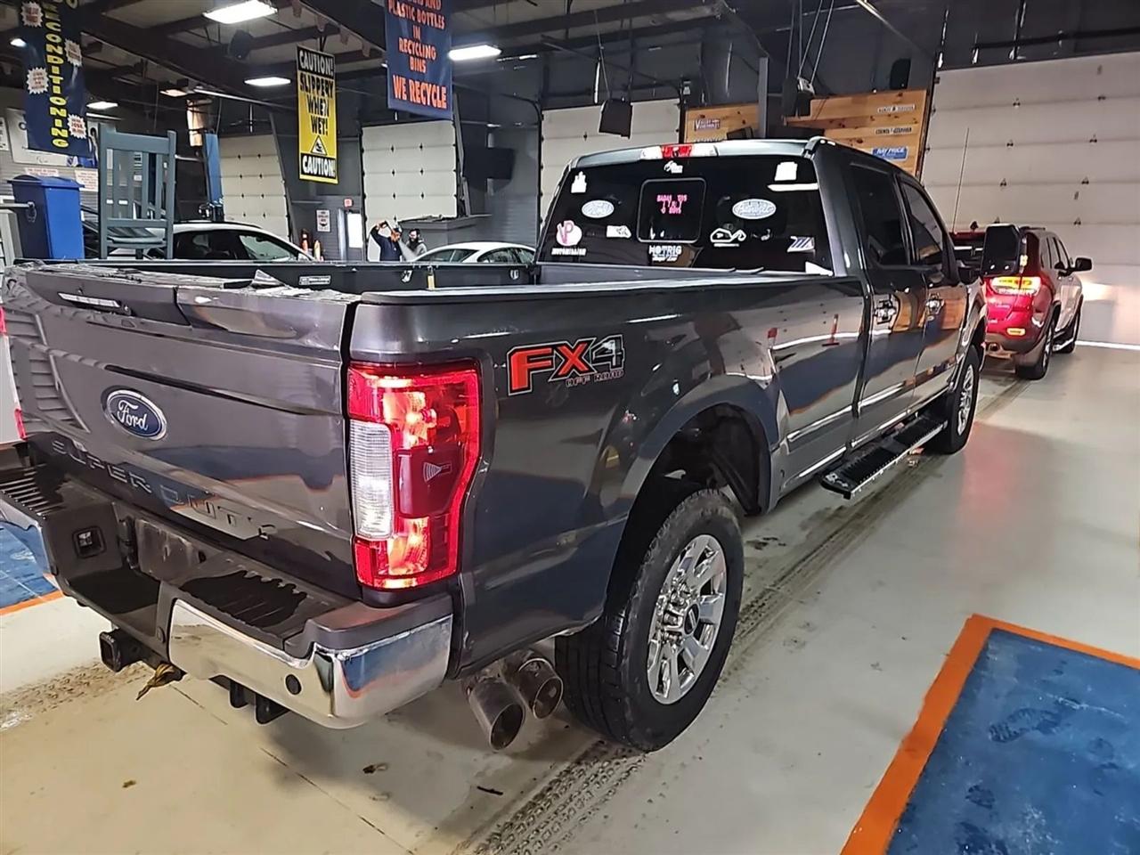 Ford F-250 SD Lariat Crew Cab 4WD 2017