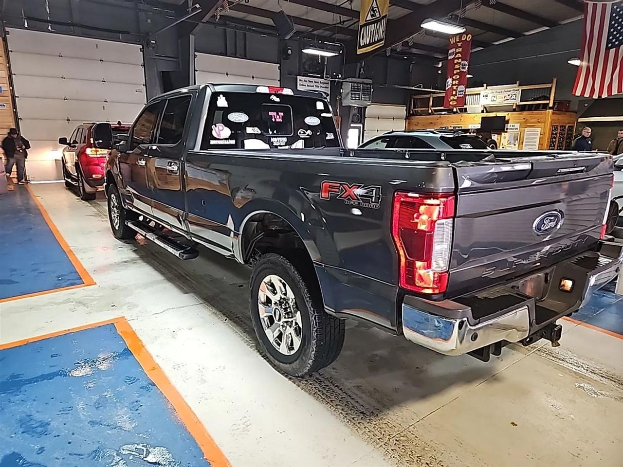 Ford F-250 SD Lariat Crew Cab 4WD 2017