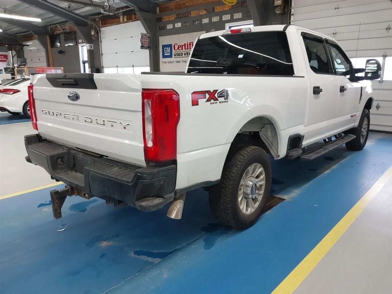 Ford F-250 SD XLT Crew Cab 4WD 2021