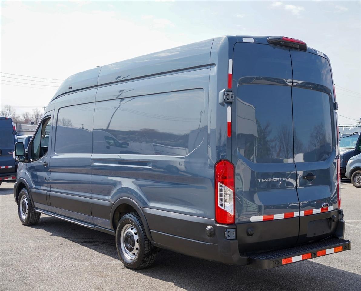 Ford Transit 250 Van High Roof w/Sliding Pass. 148-in. WB EL 2020