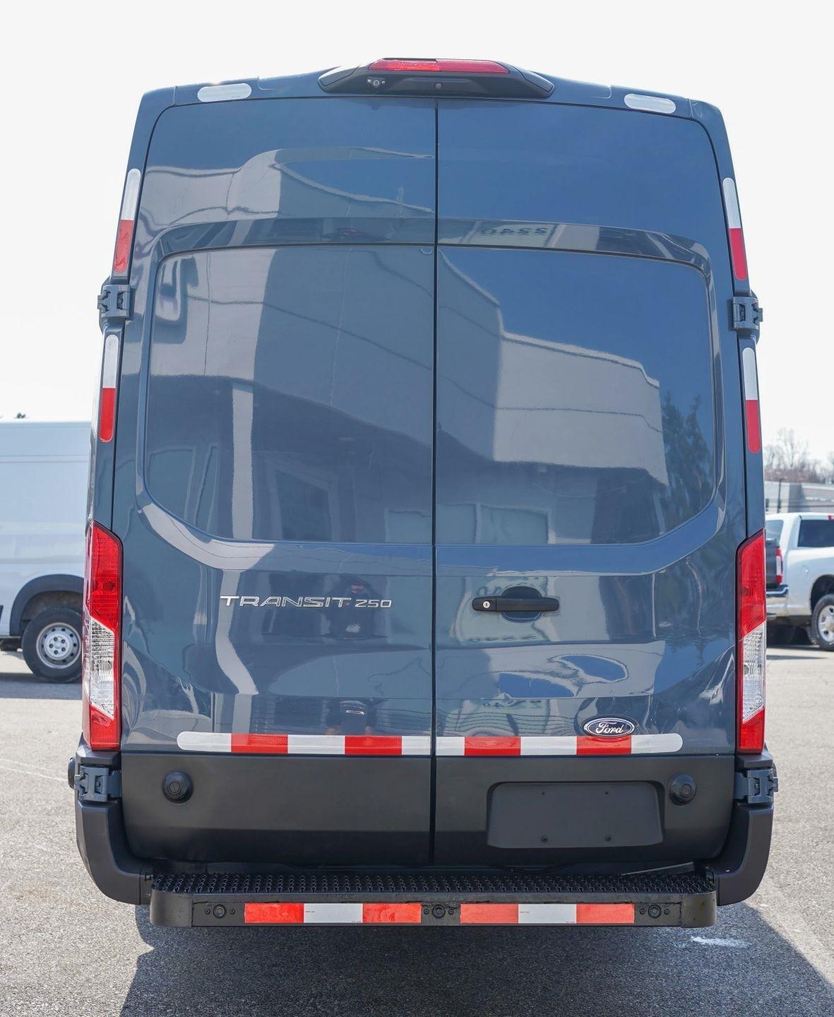 Ford Transit 250 Van High Roof w/Sliding Pass. 148-in. WB EL 2020