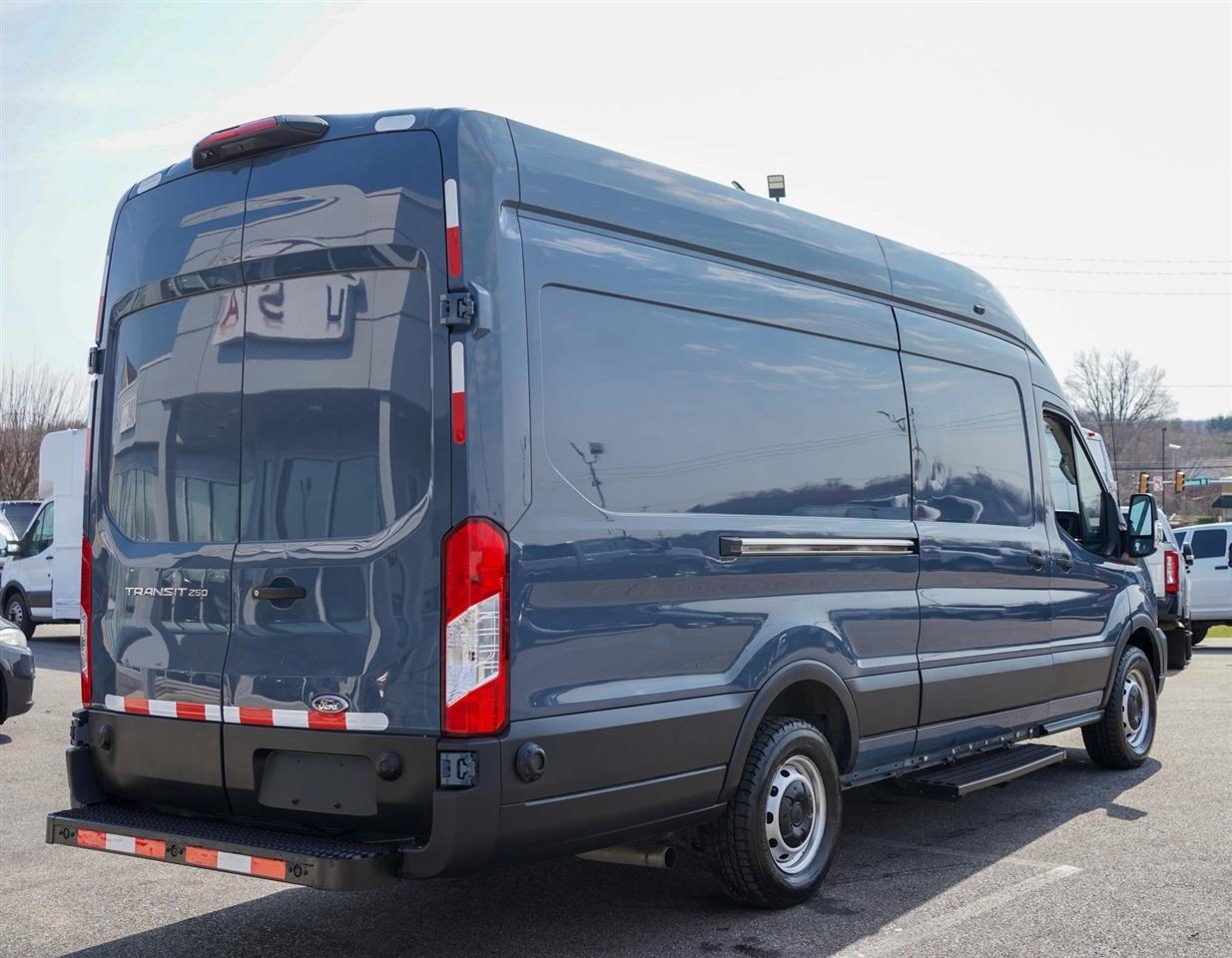 Ford Transit 250 Van High Roof w/Sliding Pass. 148-in. WB EL 2020