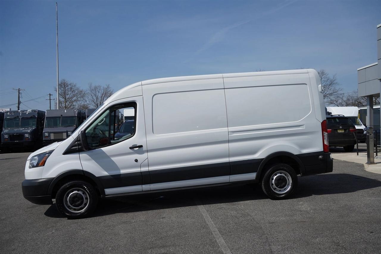 Ford Transit 250 Van Med. Roof w/Sliding Pass. 148-in. WB 2017