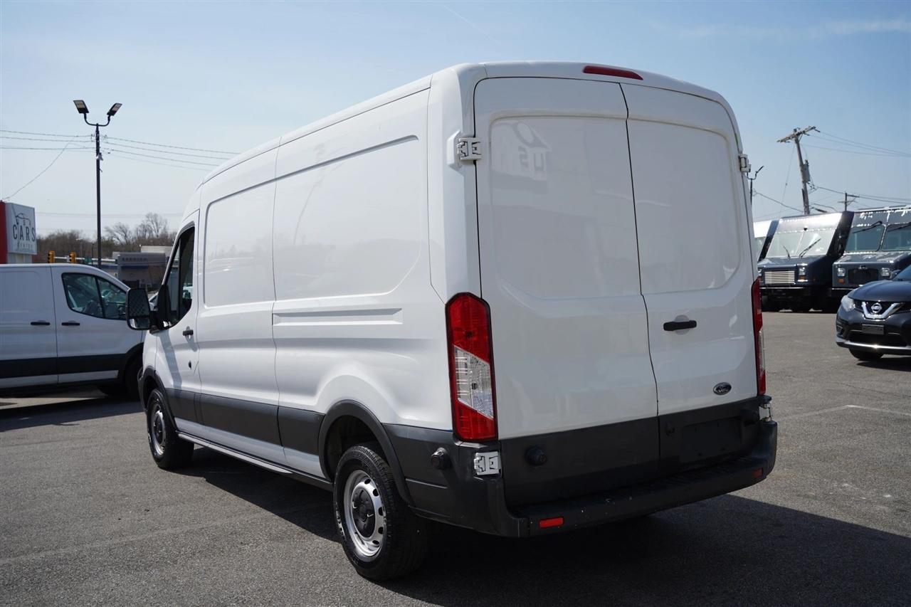 Ford Transit 250 Van Med. Roof w/Sliding Pass. 148-in. WB 2017