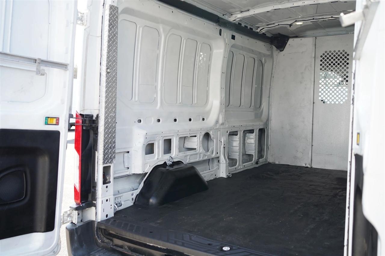 Ford Transit 250 Van Med. Roof w/Sliding Pass. 148-in. WB 2017