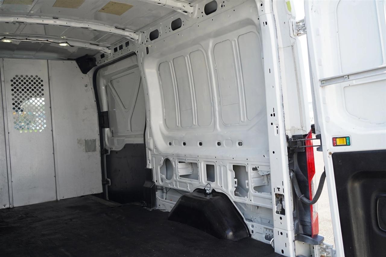 Ford Transit 250 Van Med. Roof w/Sliding Pass. 148-in. WB 2017