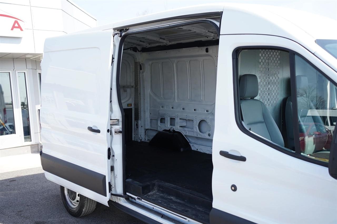 Ford Transit 250 Van Med. Roof w/Sliding Pass. 148-in. WB 2017