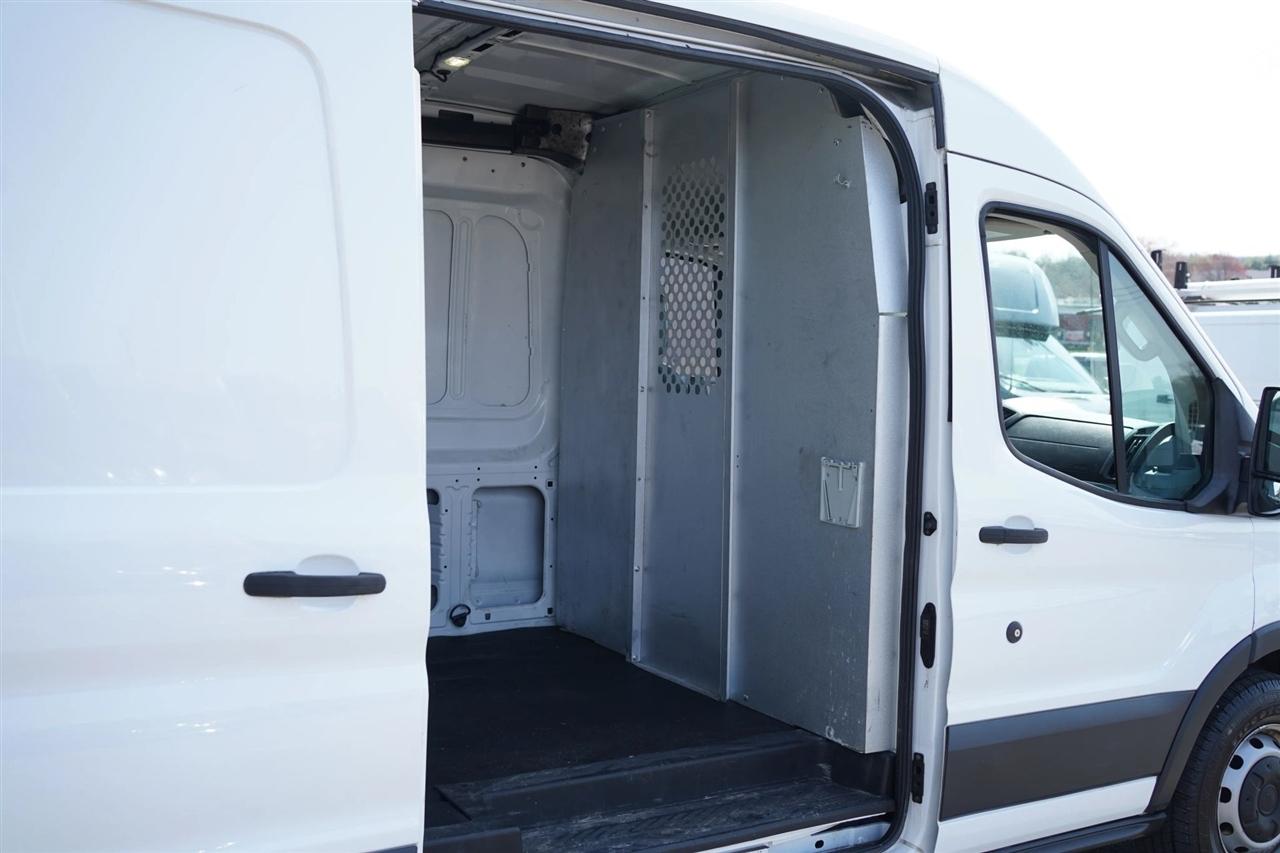 Ford Transit 250 Van Med. Roof w/Sliding Pass. 148-in. WB 2017